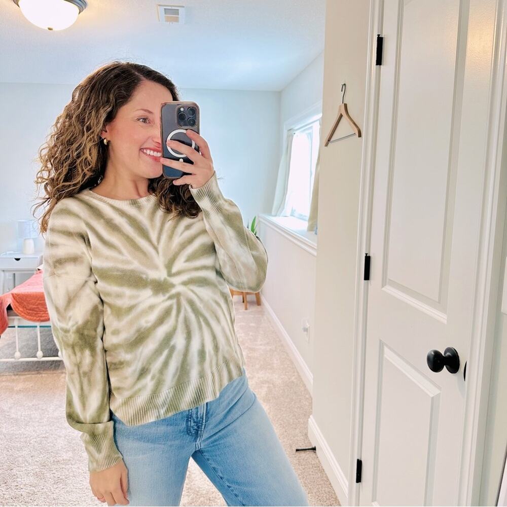 Tuckernuck Design History Green Neutral Tie Dye Sweater Large